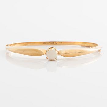 Armring med opal.