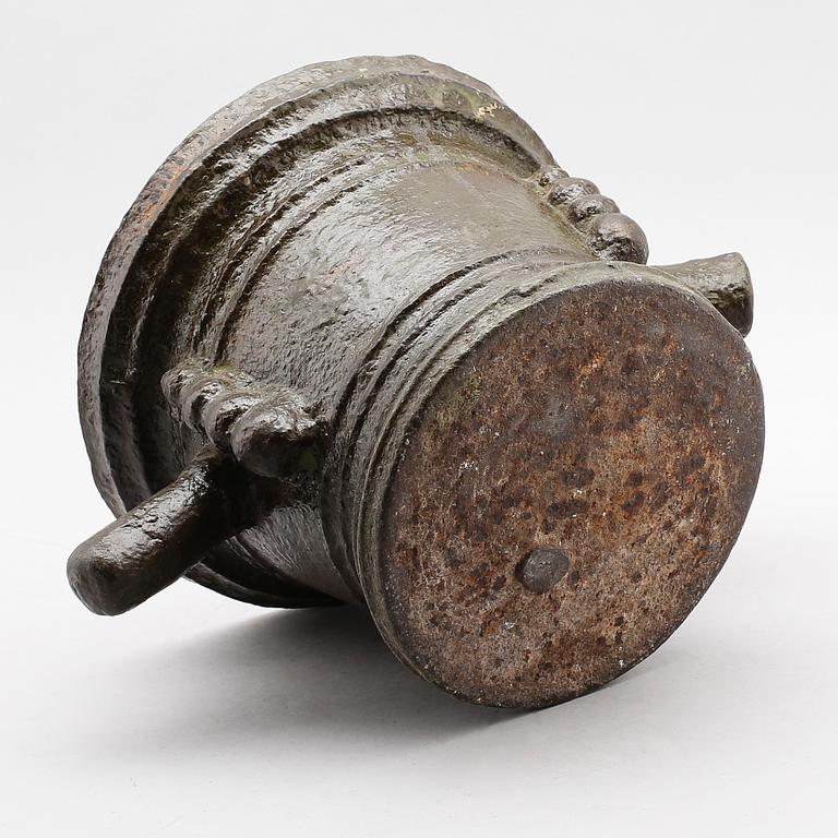 MORTEL, större modell, gjutjärn, 1600-tal.