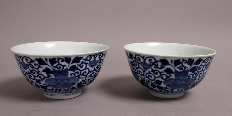 SKÅLAR, ett par. Porslin, Kina, med Guang xu´s märke.