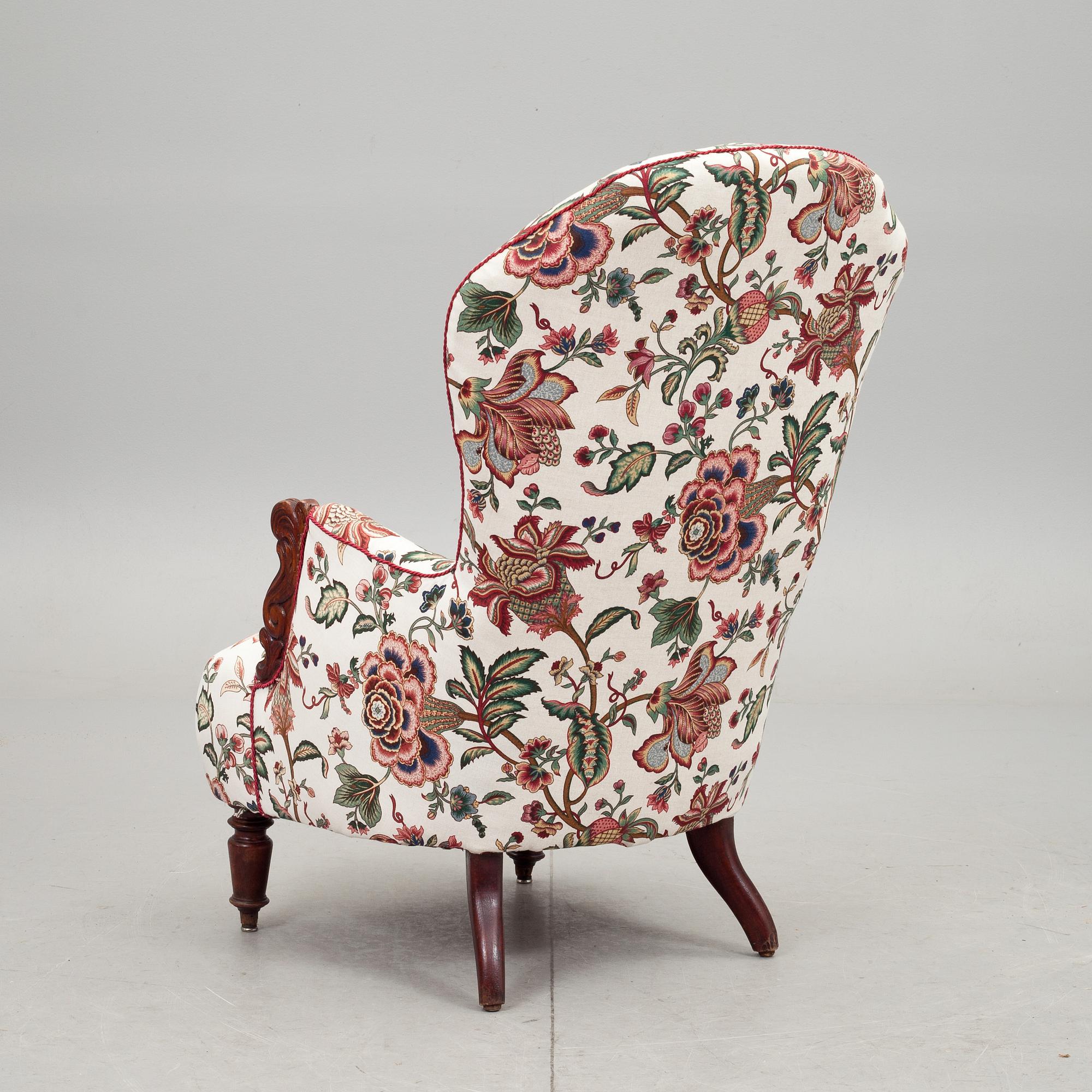 EMMAFÅTÖLJ, nyrokoko. 1800-talets andra hälft.