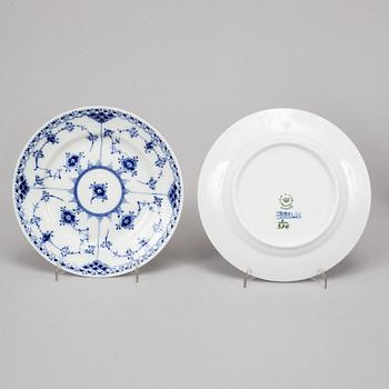 Royal Copenhagen, servis, porslin, "Musselmalet", 37 delar, Danmark.