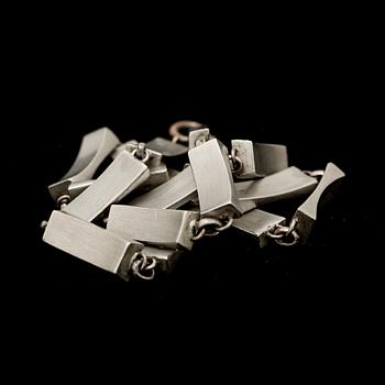 COLLIER, tenn. 1900-talets mitt. Vikt ca 45 gram.