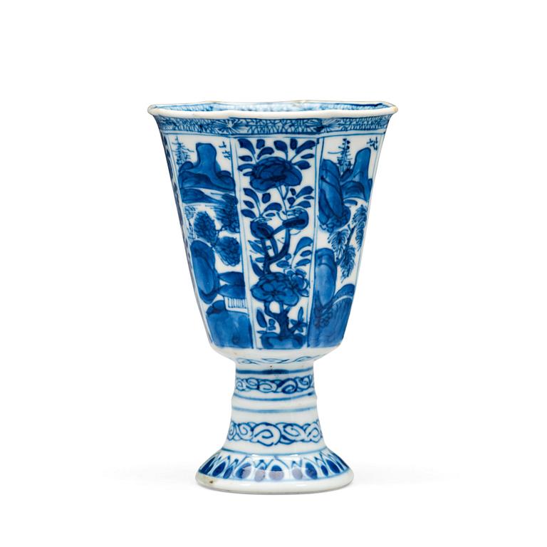 A blue and white goblet, Qing dynasty, Kangxi (1662-1722).