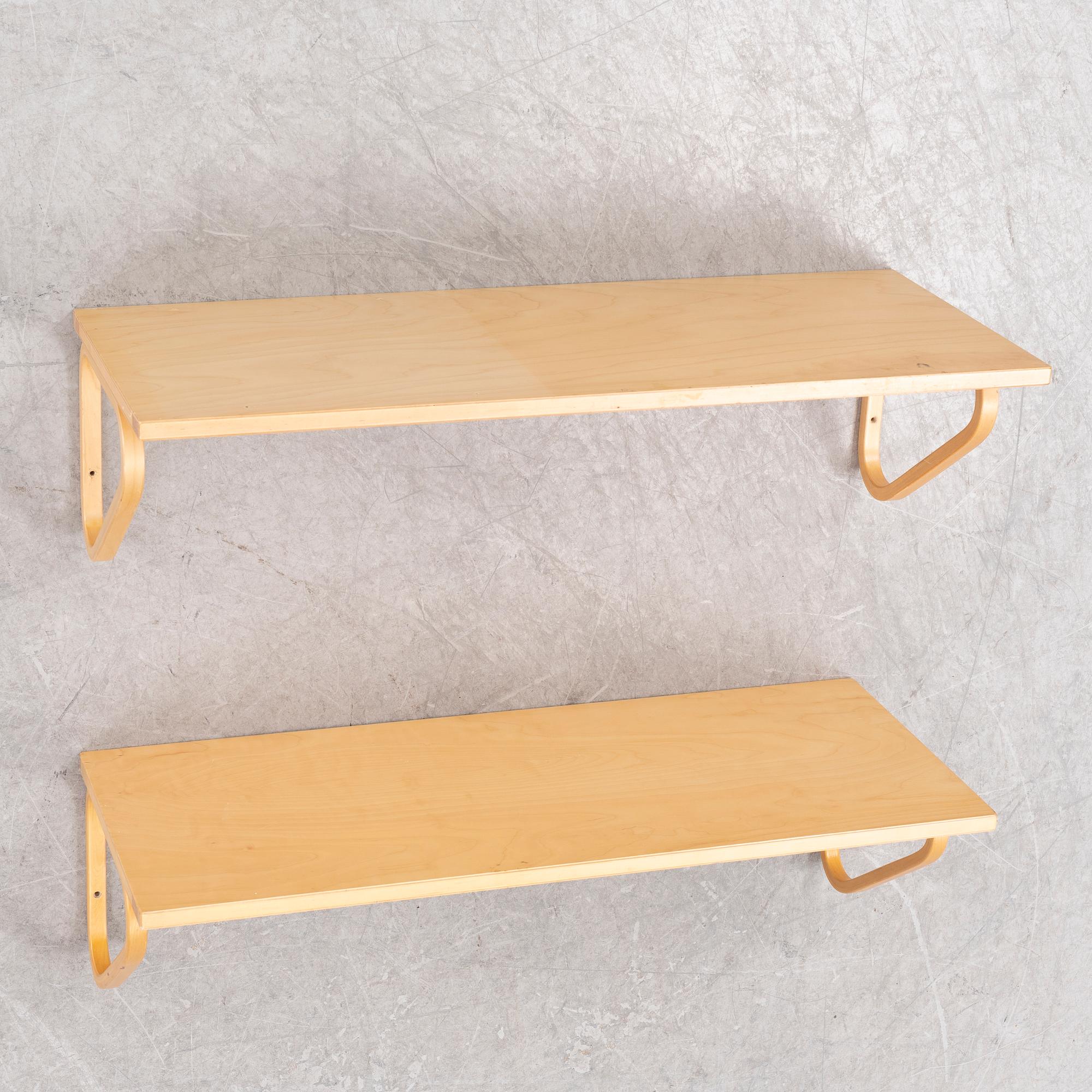 Alvar Aalto, vägghyllor, ett par, 112B, Artek, Finland.