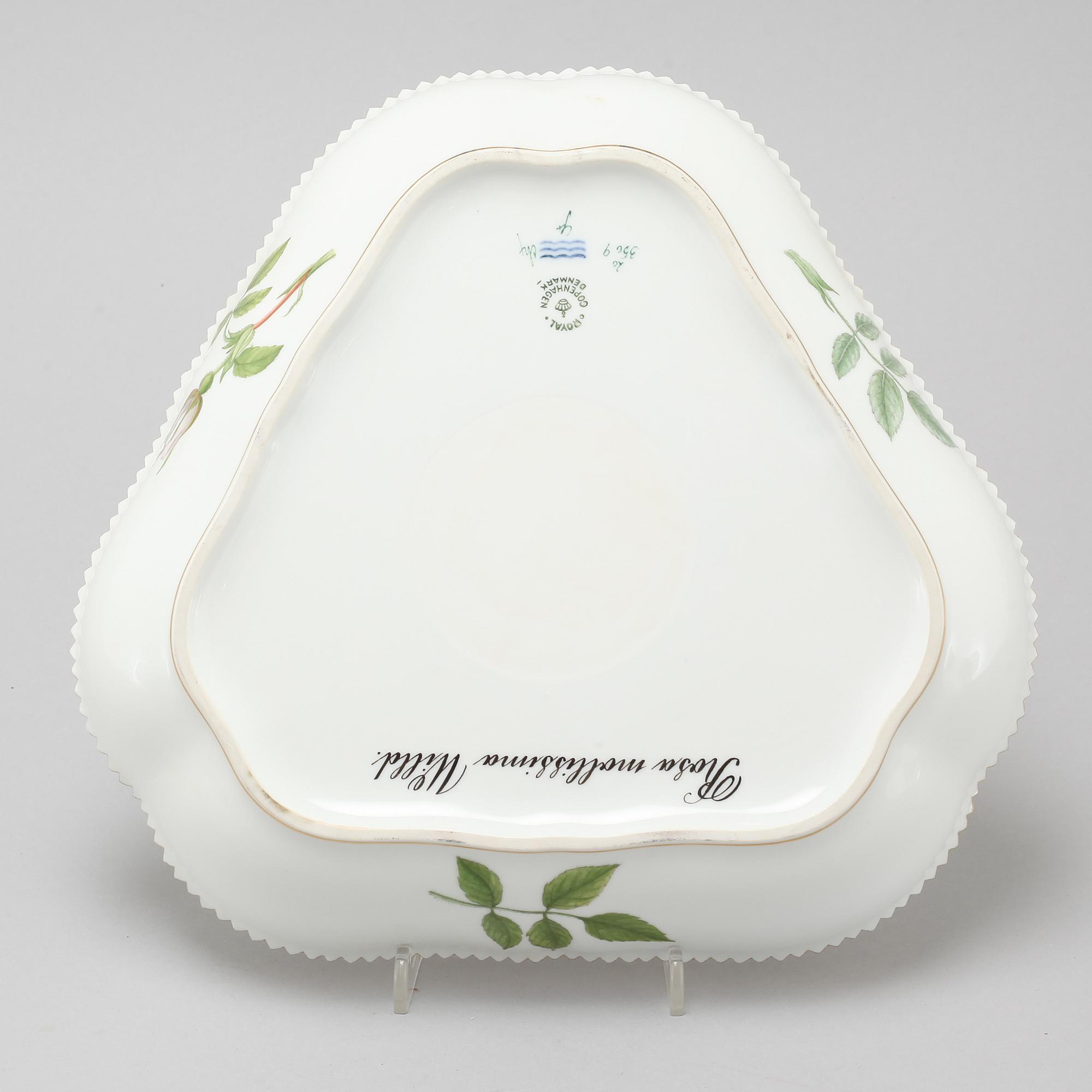 A porcelain plate, "Flora Danica", Royal Copenhagen, Denmark, from the latter half of the 20th century.