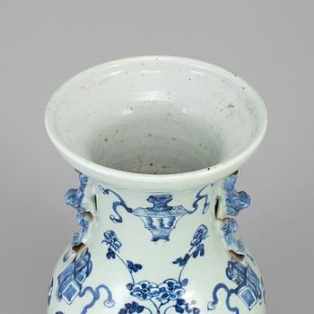 URNA, porslin. Qingdynastin, sent 1800-tal.