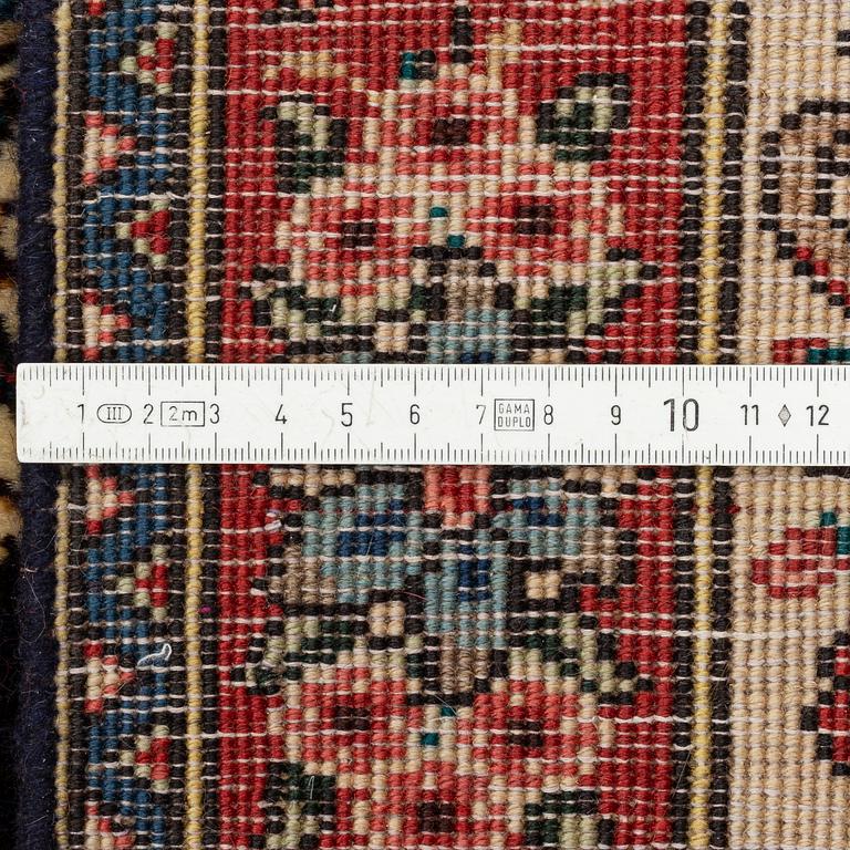 A Bakhtiari carpet, c. 305 x 210 cm.