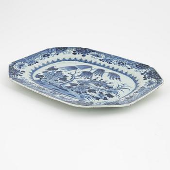 A blue and white serving dish and three plates, Qing dynasty, Qianlong (1736-95).