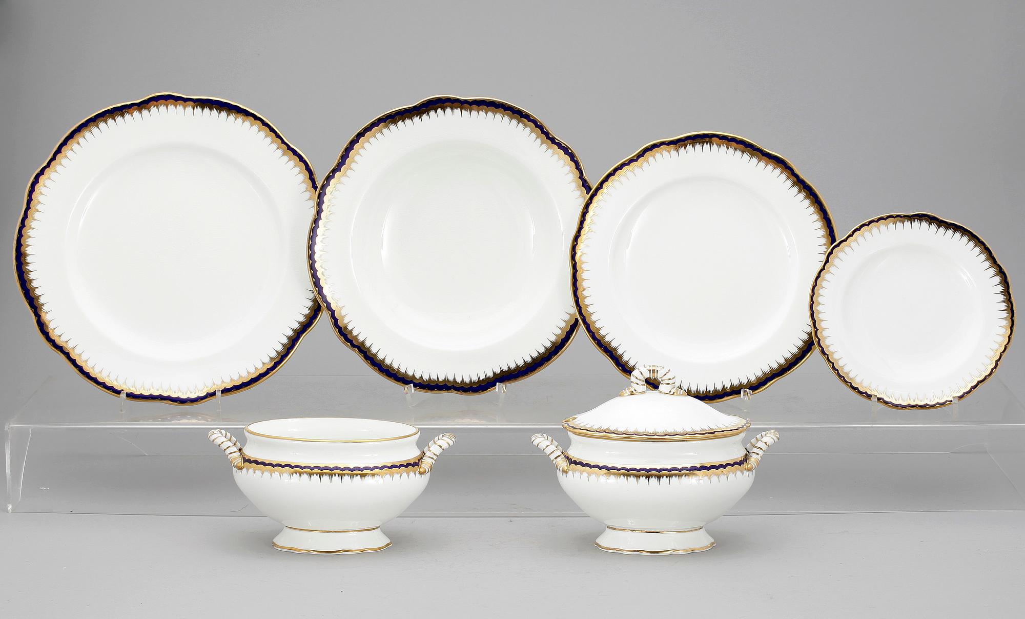 MATSERVIS, 126 delar, porslin, Coalport, England, 1900-talets första hälft.