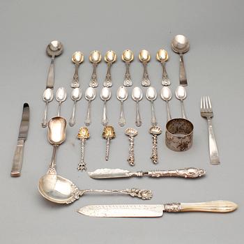BESTICKSERVISDELAR, mestadels Sverige/England, 1800/1900-tal. Totalvikt ca 735 gram.