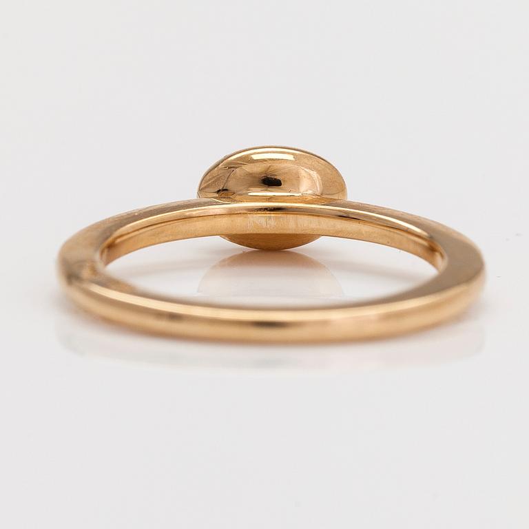 Efva Attling, ring, "Love bead ring", 18K guld och månsten.