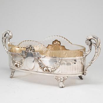 A silver plated jardiniere, eraly 20th Century.