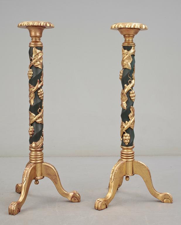 GUERIDONER, ett par, barockstil, nutida produktion.