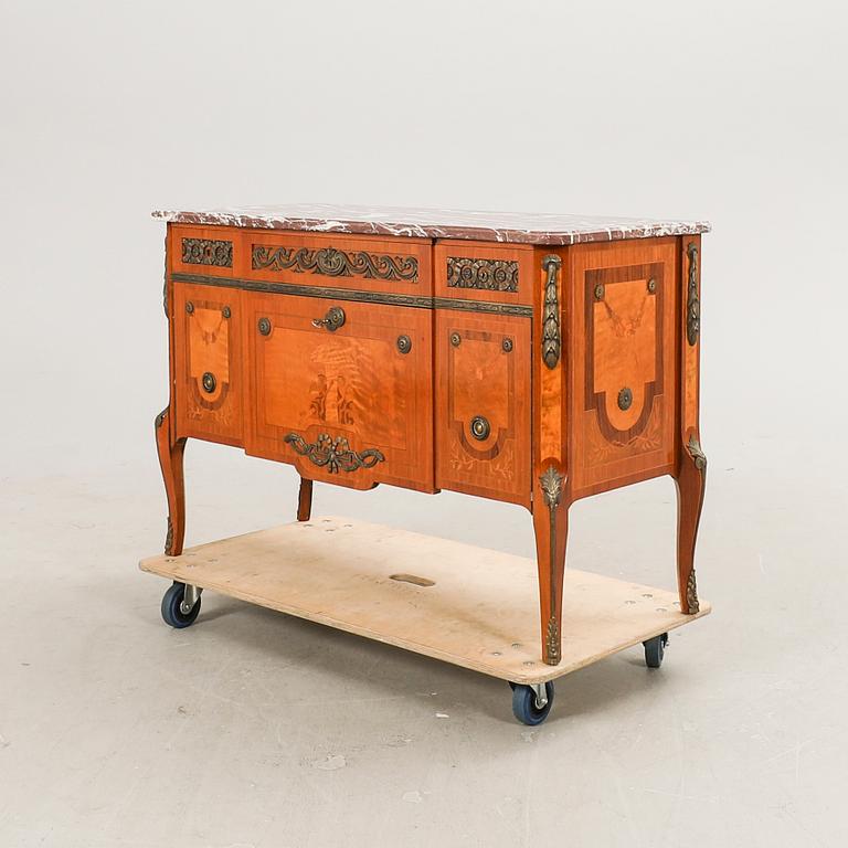 A mid 1900s Gustavian style mahogany dresser.