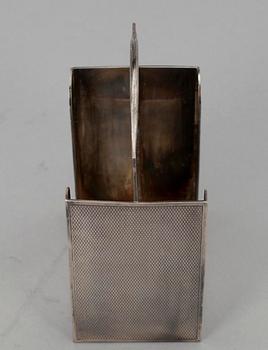 STÄLLNING för SPELKORT, silver 925, Hermès, Paris, 1900-tal. Vikt 208 g.