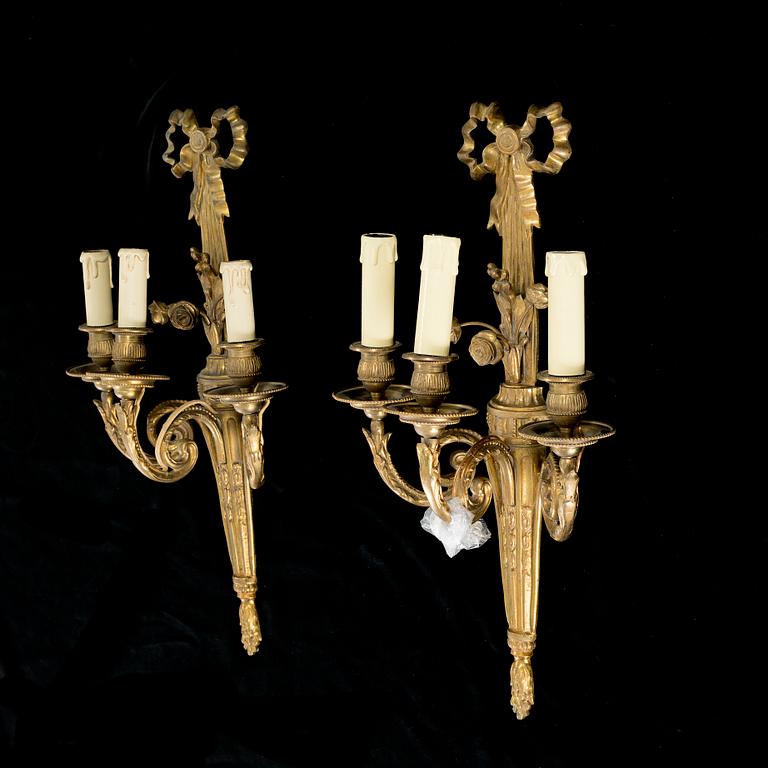 A pair of wall lamps, 20th century.