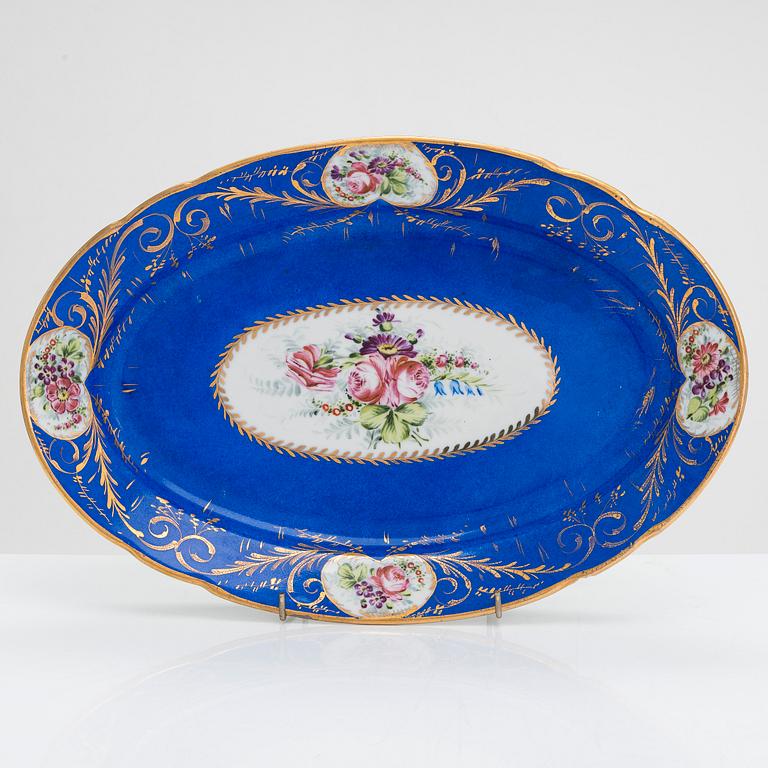 A 19th-century porcelaine dish, Popov, Russia.