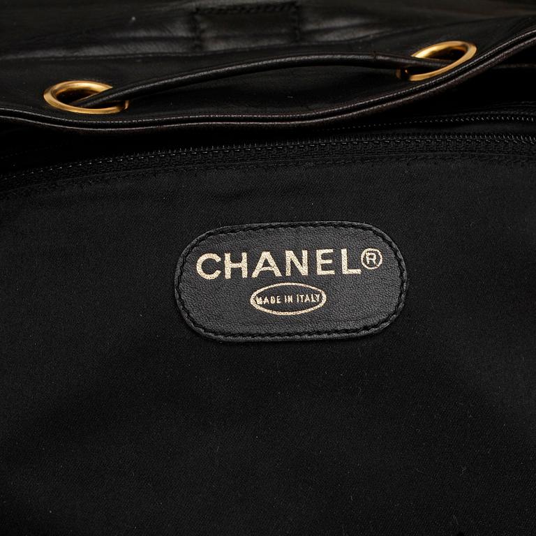 RYGGSÄCK, CHANEL.