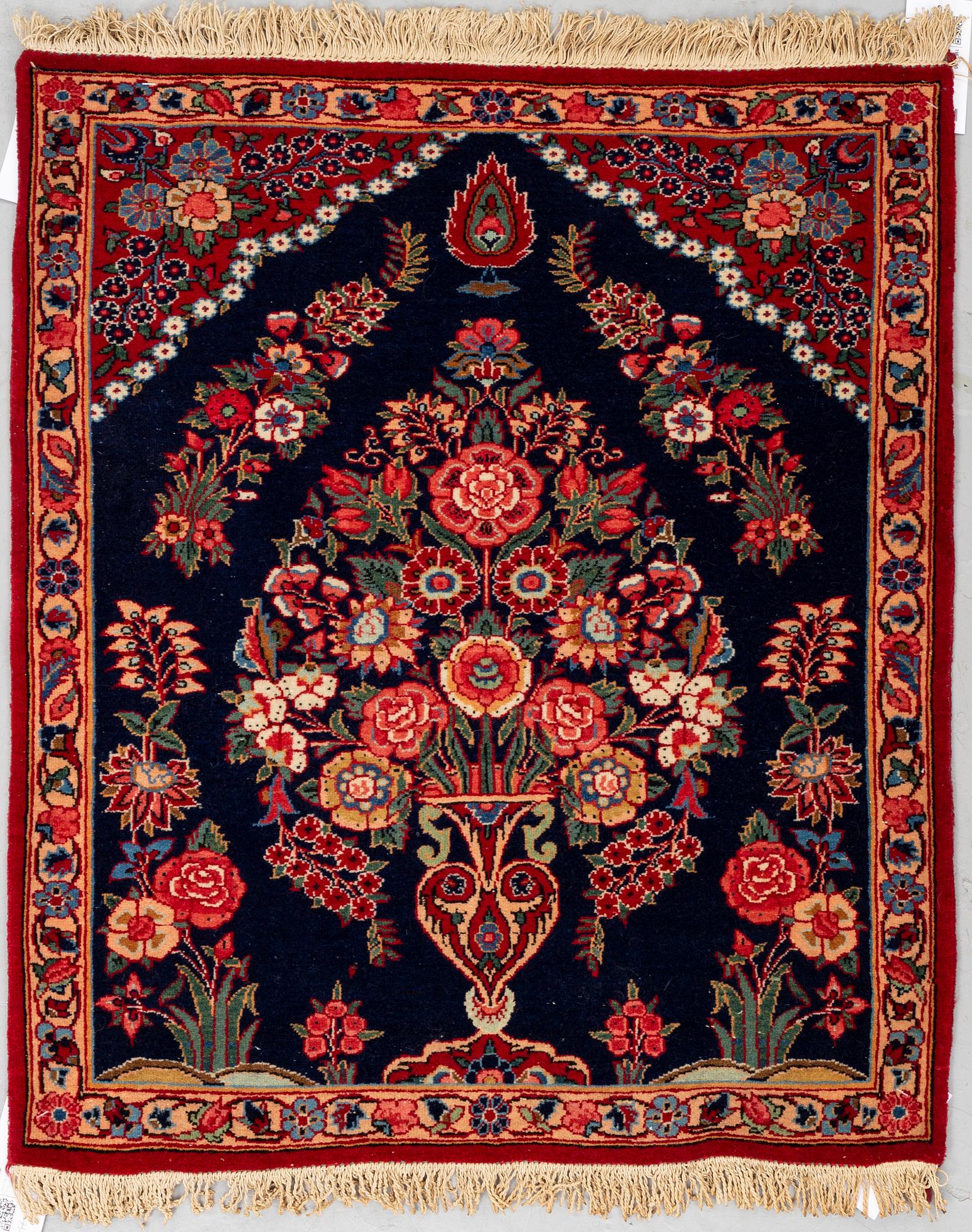 MATTO, a semi-antique Kashan, ca 83 x 70,5 cm.