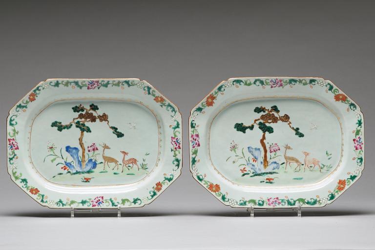SERVERINGSFAT, ett par, porslin. Qingdynastin, Qianlong (1736-95).