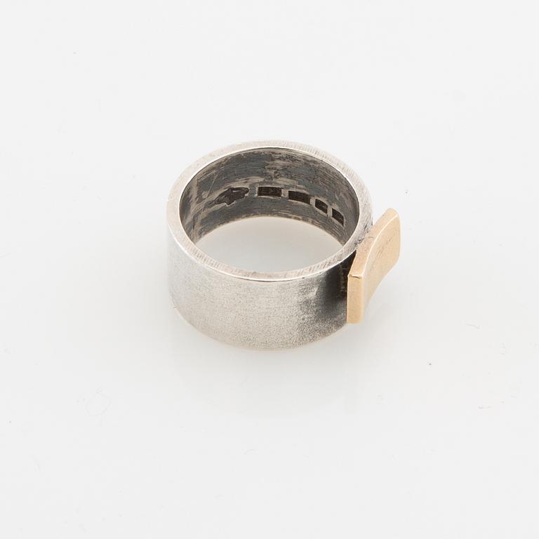 Claes Liljeroth, Ring of silver and 18K gold.
