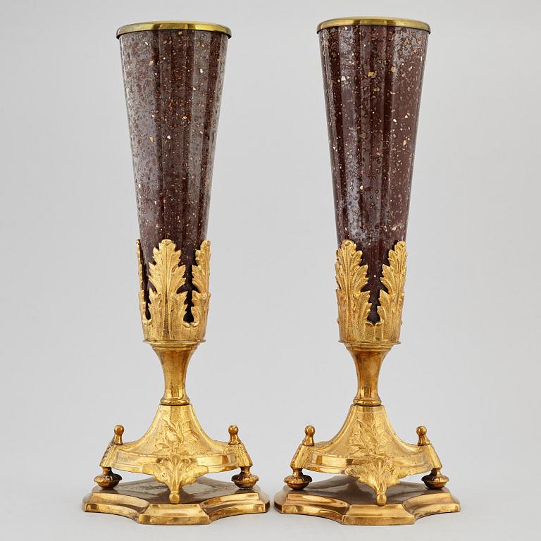 VASER, ett par, empirestil, 1800-tal.