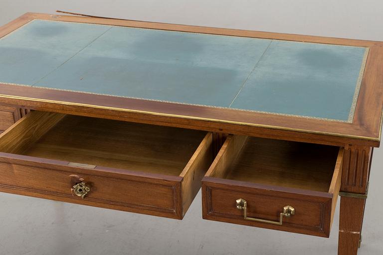 SKRIVBORD med stol England 1900-tal.