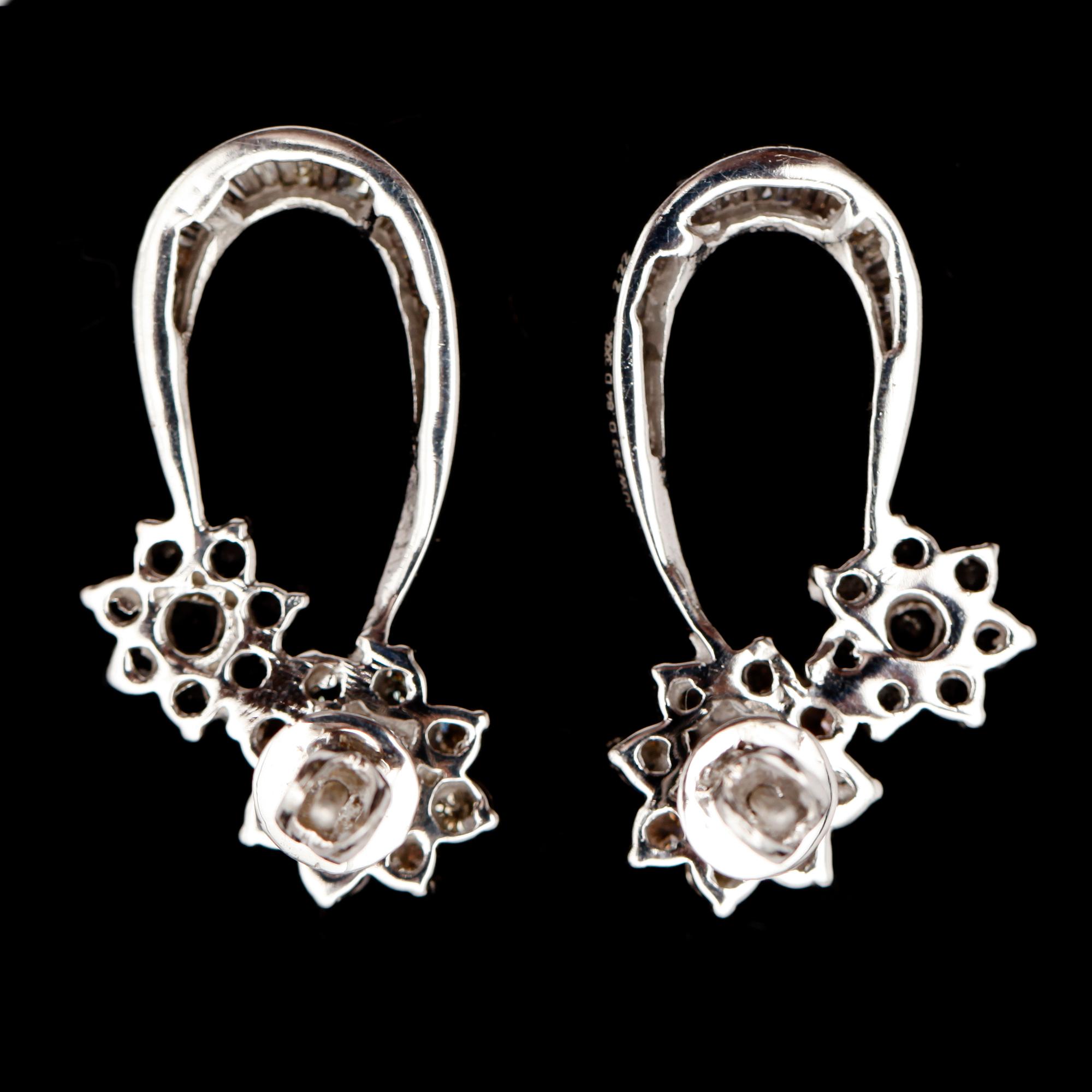 ÖRHÄNGEN, 1 par, vitguld, diamanter 3.06 ct.