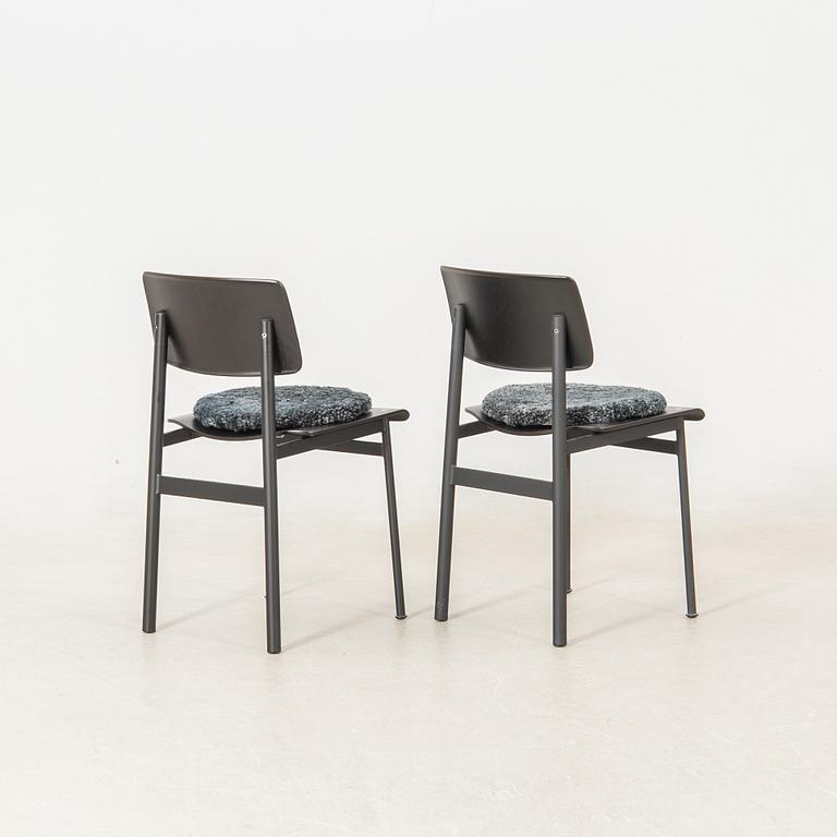 Thomas Bentzen, Stolar 4 st "Loft Chair" Muuto samtida, med dynor från Shepherd of Sweden.