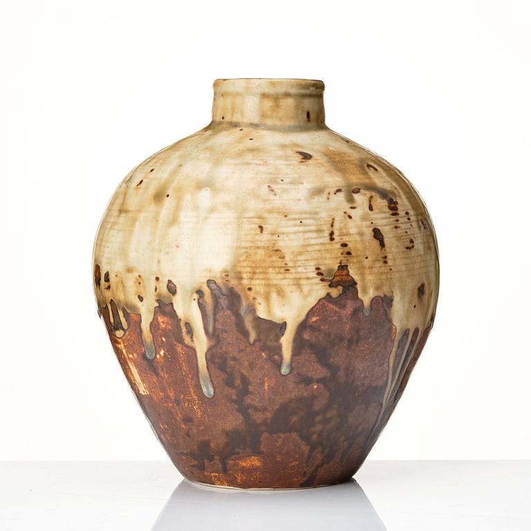 Bode Willumsen, a stoneware jar, Denmark 1920-1940s.