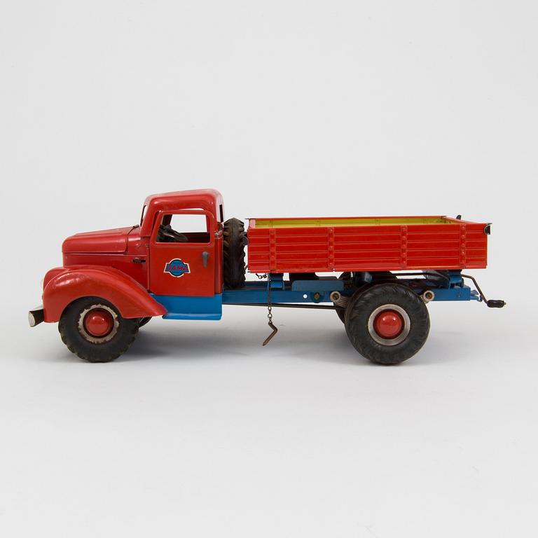 A tinplate Gama 501 truck, Germany, 1950s.