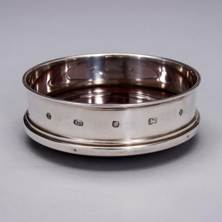 COASTERS, ett par, sterlingsilver, R. Carr Ltd, Sheffield 2000.