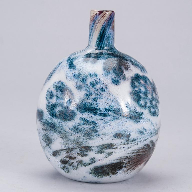 FLASKA, glas, signerad Oiva Toikka Nuutajärvi Notsjö.