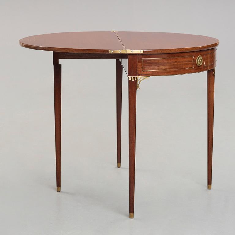 A late Gustavian late 18th century table in the manner of Gottlieb Iwersson.