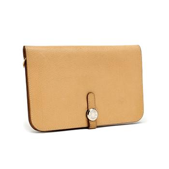 350. HERMÈS, a beige leather wallet, "Dogon".