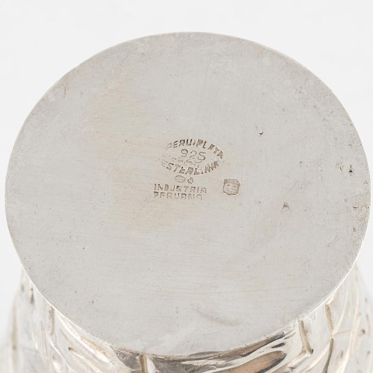Karaff, silver, Peru, 1900-talets andra hälft.