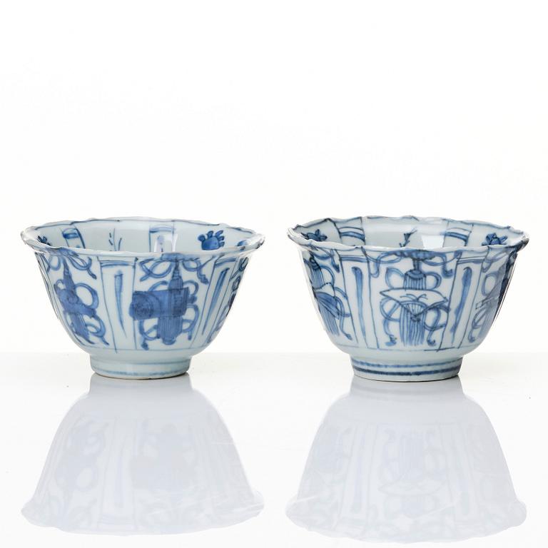 Two blue and white bowls, Ming dynasty, Wanli (1572-1572-1620).