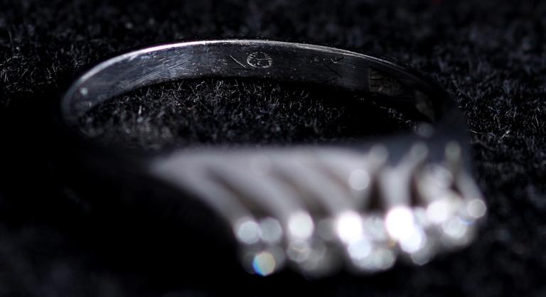 RING, vitguld samt 5 briljantslipade diamanter, tot ca 0.22 ct.