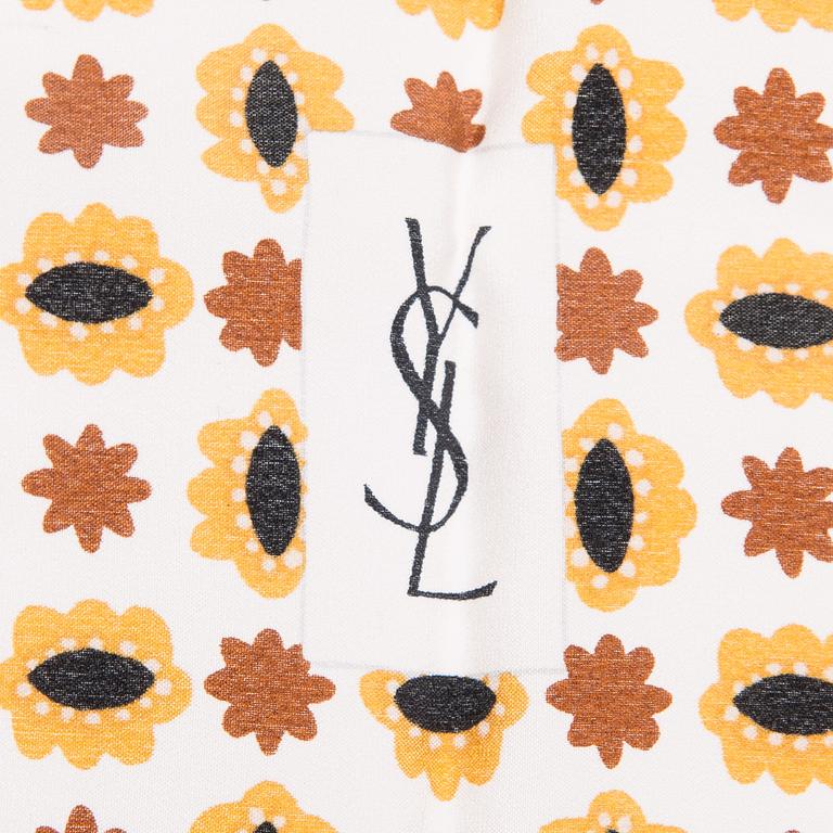 SCARFAR, 2 st, Yves Saint Laurent.