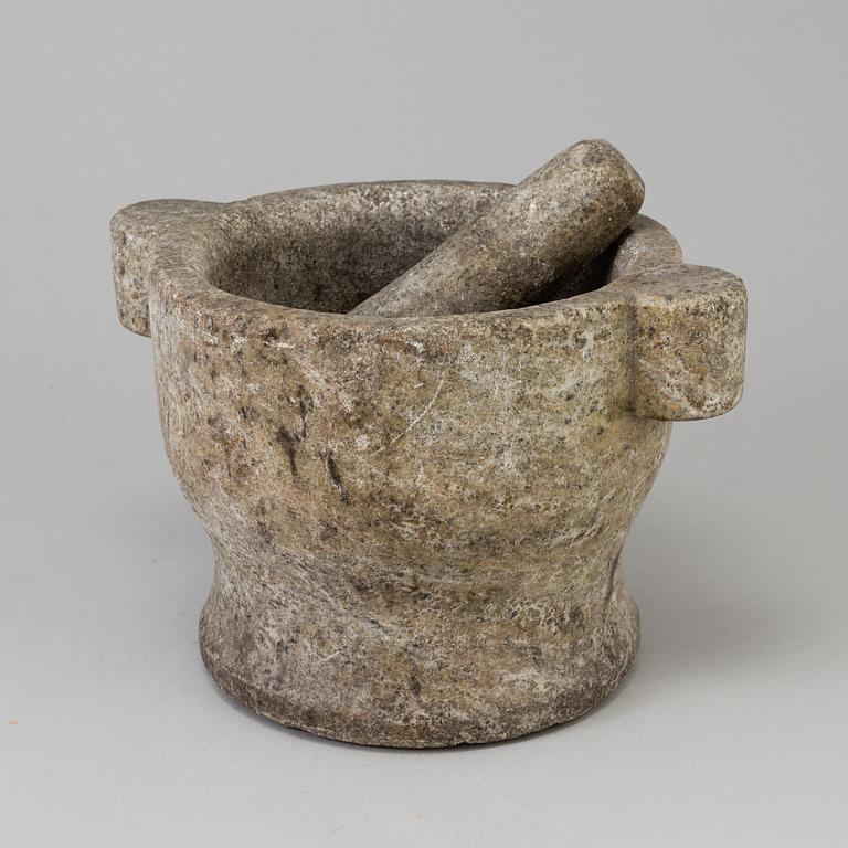 A 19th/20th century marble mortar.