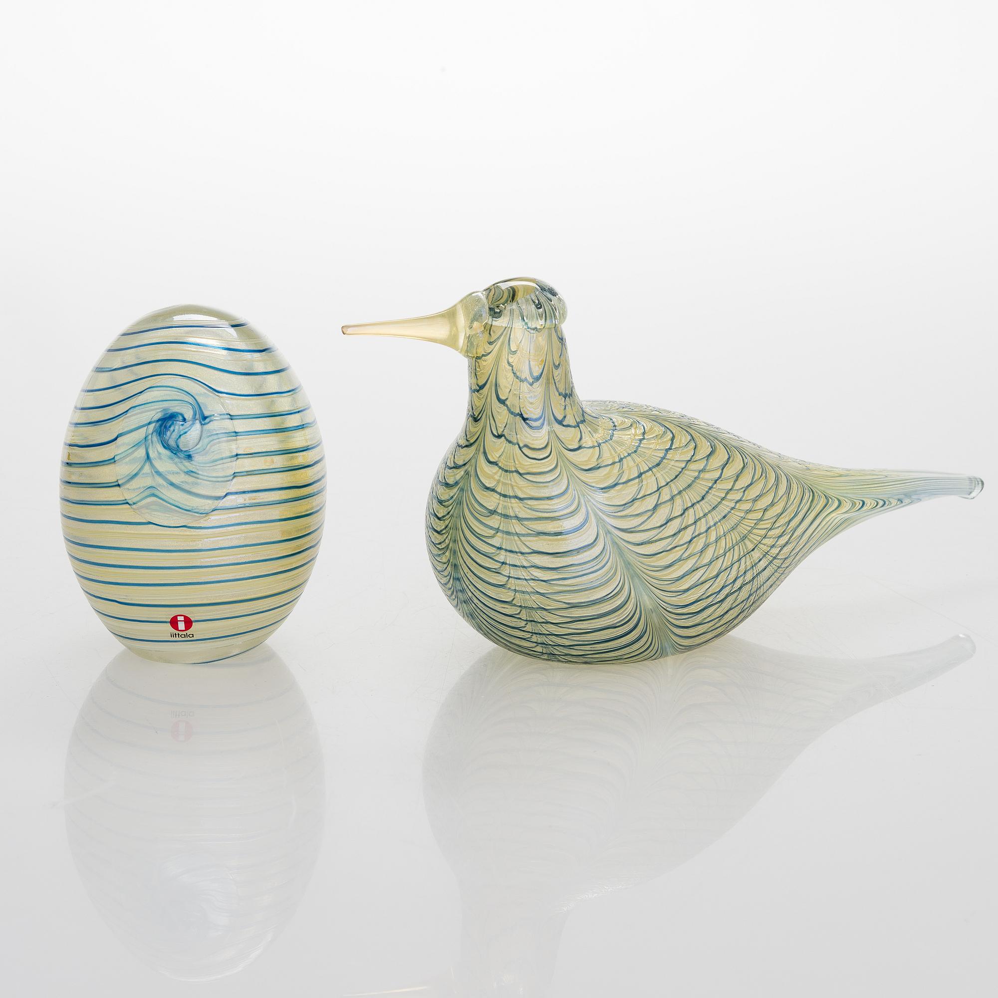OIVA TOIKKA, An annual glass bird with its egg, year 2007, both signed O. Toikka Nuutajärvi, the egg numbered 328/750.