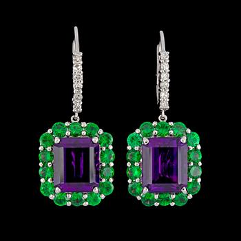 959. A pair of amethyst, 9.91 cts, tsavorite, tot. 3.55 cts, and brilliant cut diamond earrings, tot. 0.38 cts.