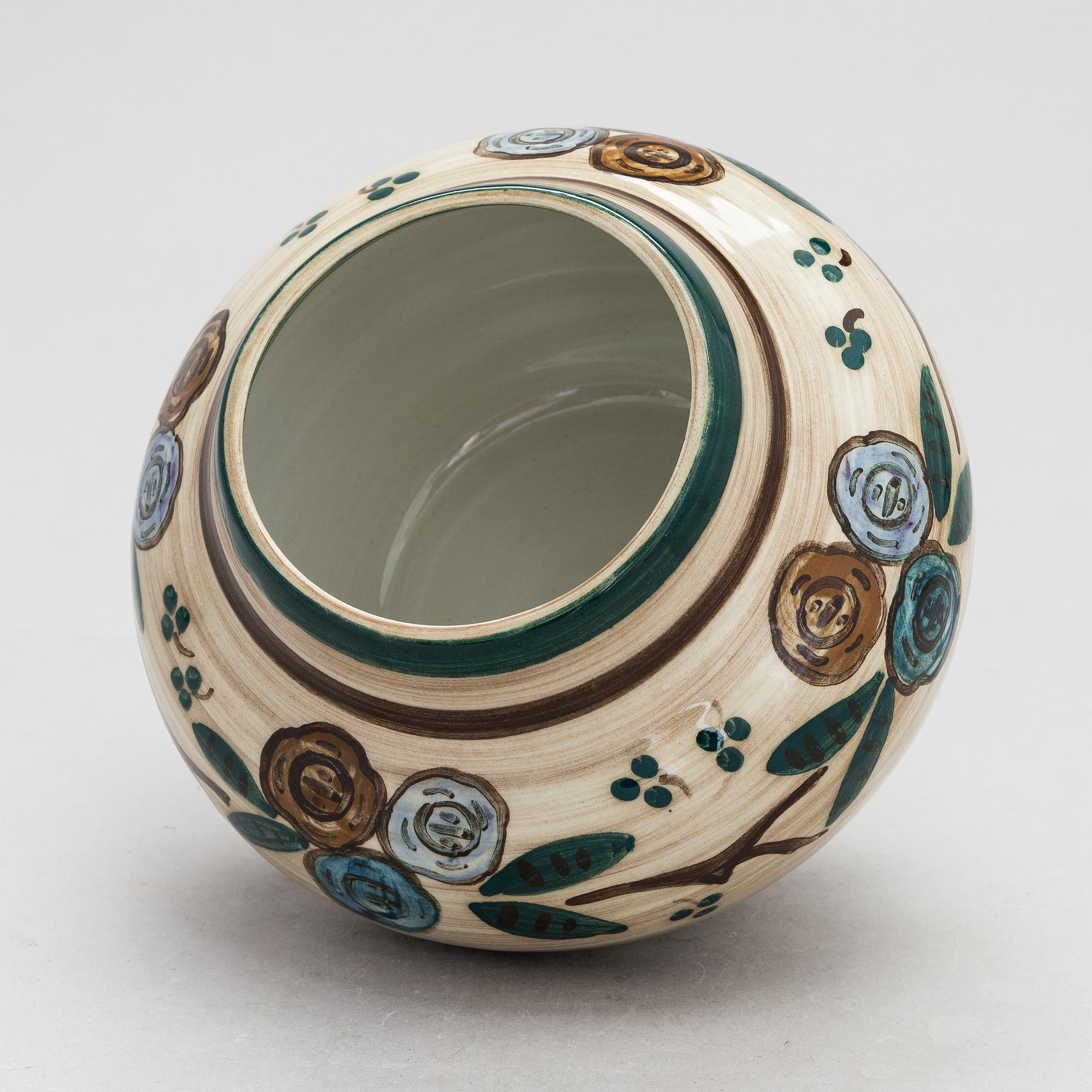 Elin Juselius, A ceramic vase signed EJ.