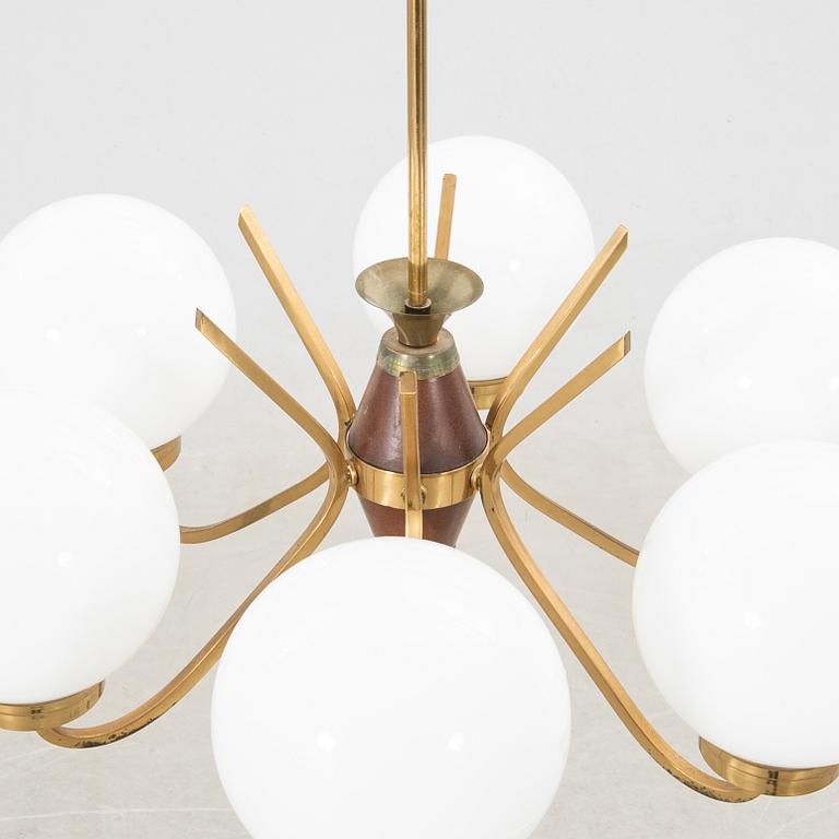 Taklampa 1900-talets mitt.