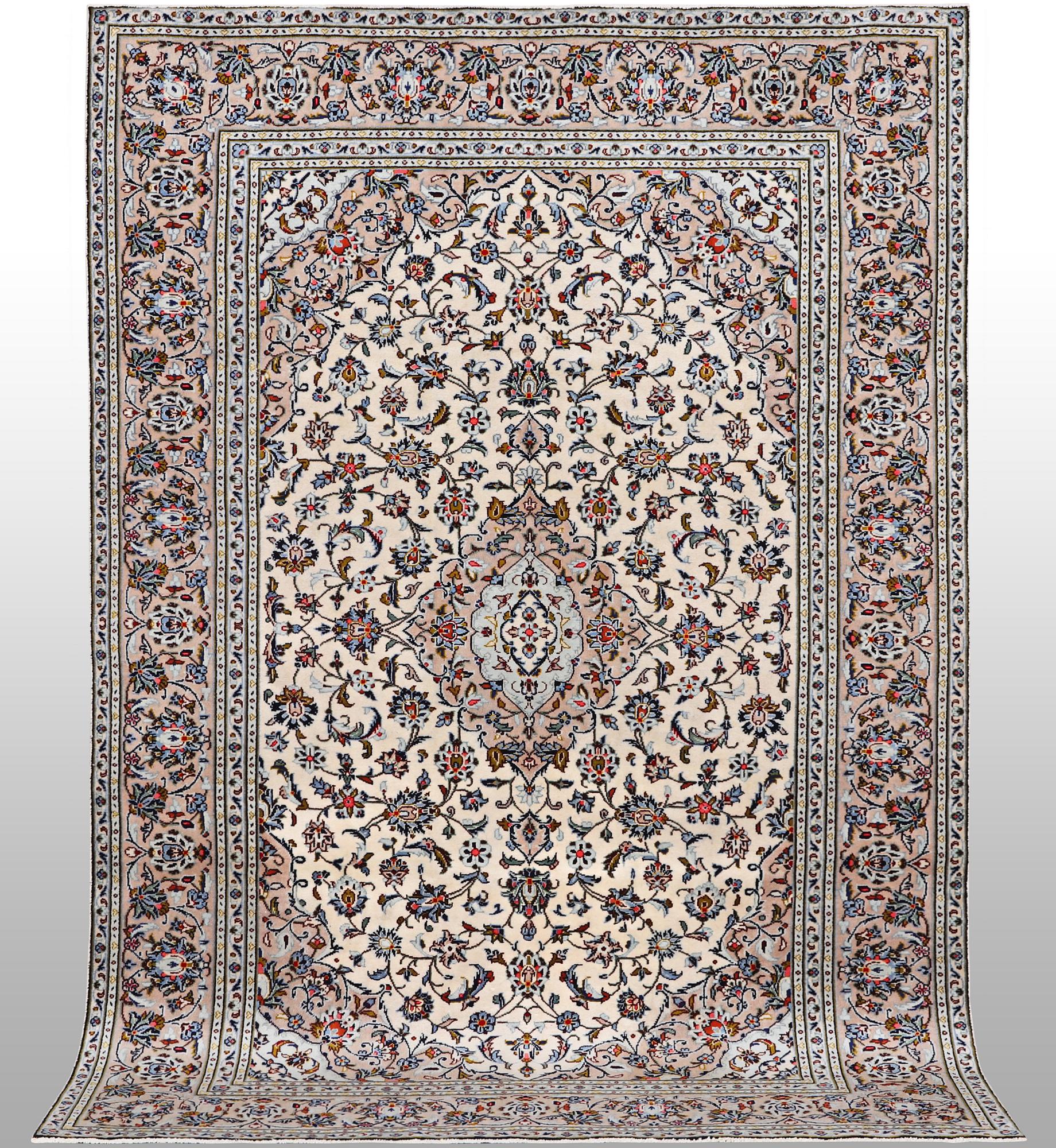 A carpet, Kashan, ca 293 x 191 cm.