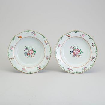 A pair of famille rose export porcelain soup dishes, Qing dynasty, Qianlong (1736-95).