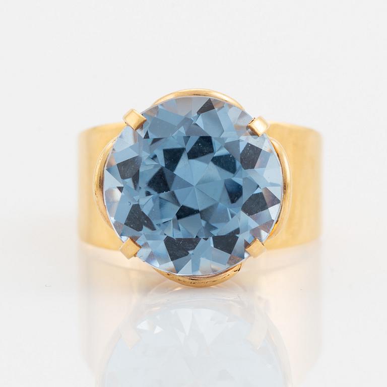 18K gold and synthetic blue spinel ring.