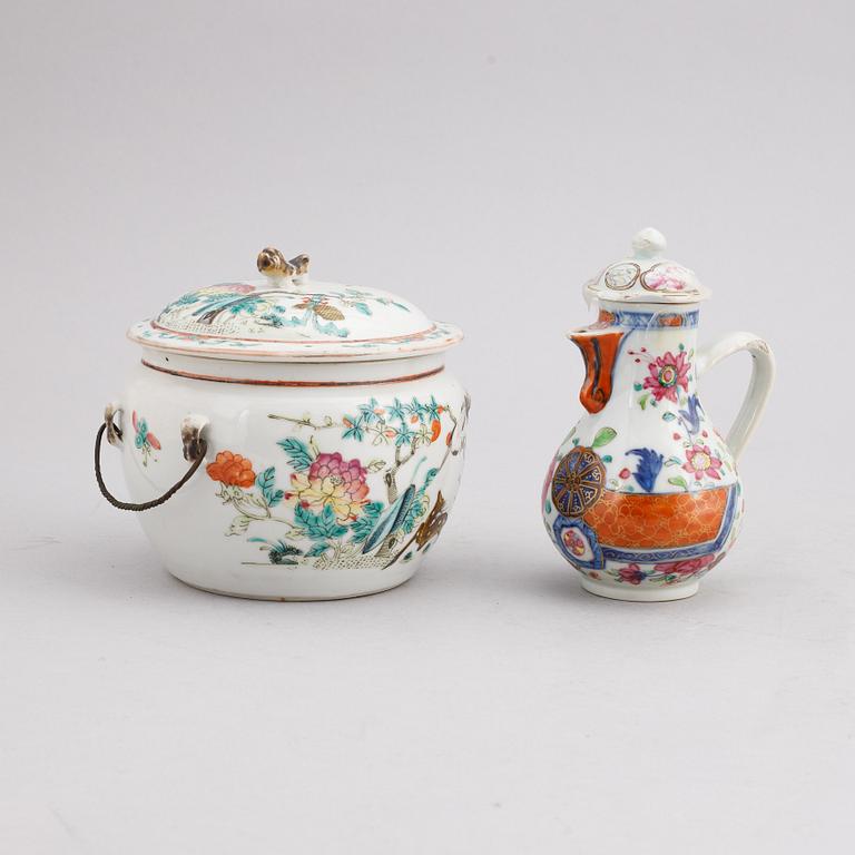 A group of Chinese porcelain, Qing dynasty, Kangxi, Qianlong, 18th and 19th century. Six pieces.