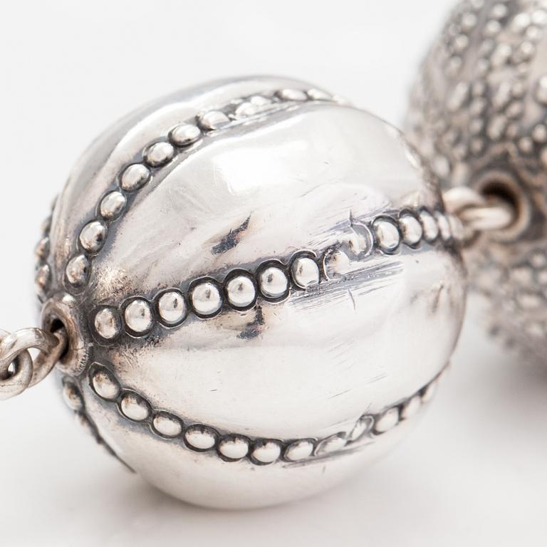 A set of sterling silver necklace and bracelet "Halikko treasure". Kalevala Koru, Helsinki 1967-72.