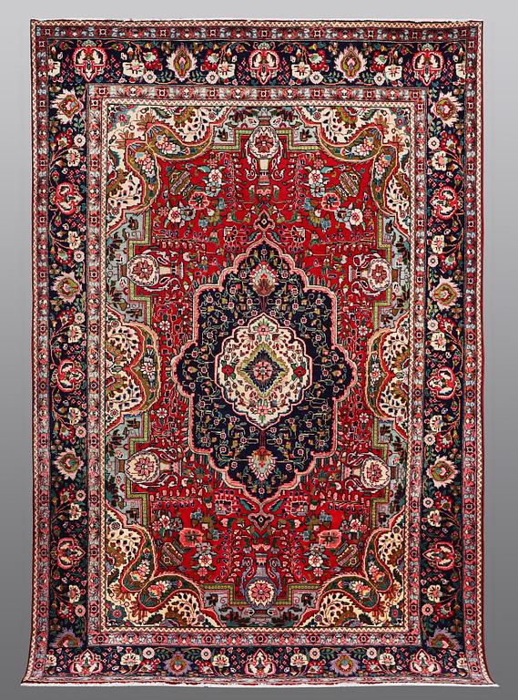 Matto, Tabriz, ca 295 x 195 cm.